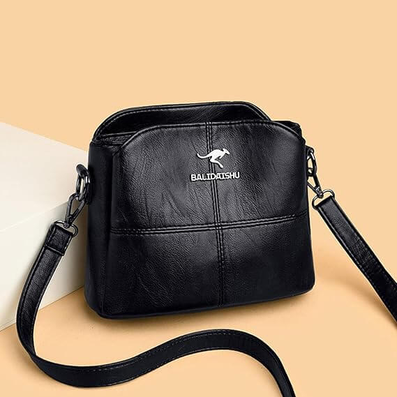 Bolso Bali  Negro - Su diseño minimalista con acabados en cuero sintético le da un aire sofisticado